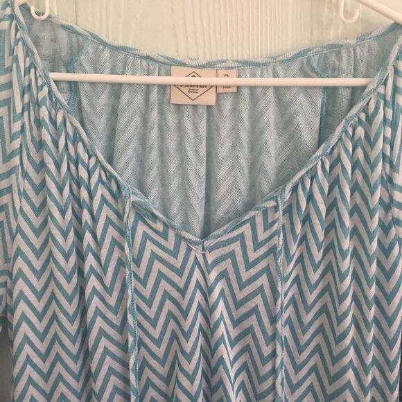 St. John’s Bay chevron print top, petite large - Picture 3 of 8